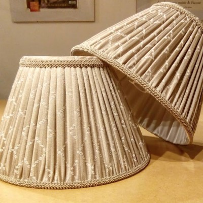 Loose pleated lampshades with self-trim